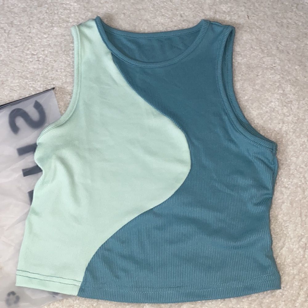 Color Block CROPPED TANK - Picture 3 of 5